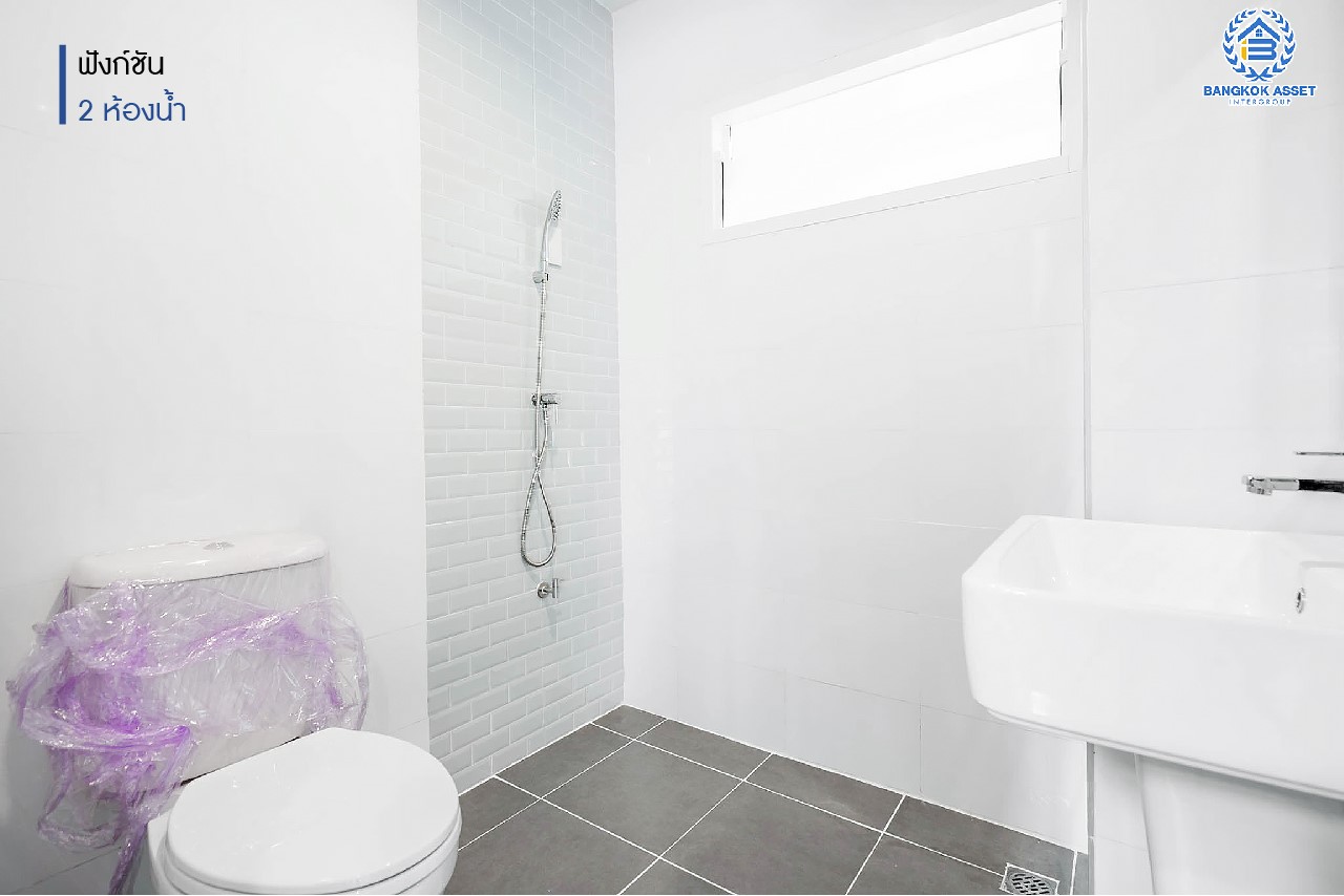 บ้านมือสองตกแต่งใหม่ ม.รติรมย์ 2 ราชพฤกษ์-กาญจนาภิเษก ซ.สวนผัก32 บ้านดีไซน์สวยพร้อมอยู่ เนื้อที่ 59.4 ตร.ว. ฟังก์ชัน 3 ห้องนอน 2 ห้องน้ำ 2 ที่จอดรถ บนทำเลศักยภาพ เชื่อมต่อหลายเส้นทางหลัก ใกล้ทางด่วน "ศรีรัช" และแหล่ง Community Mall ชั้นนำมากมาย